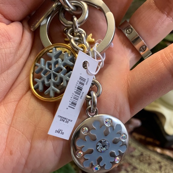 Authentic COACH Enamel & Metal snowflake 5" keychain - Picture 6 of 6
